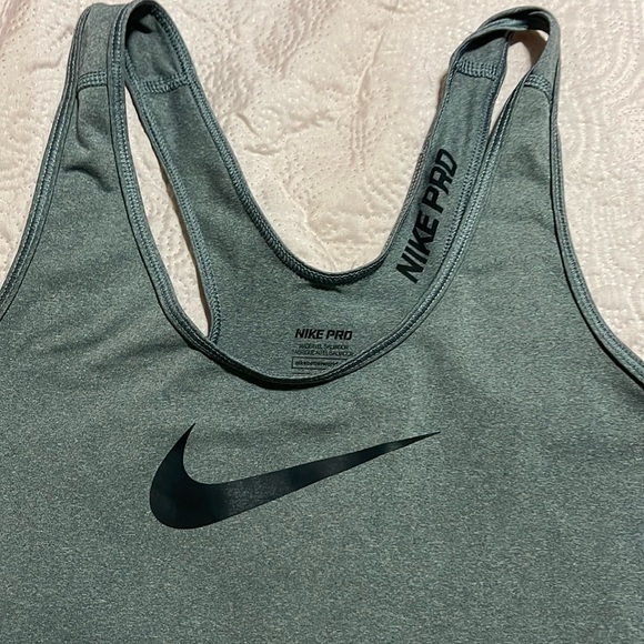 Nike pro T-shirt - Picture 3 of 6